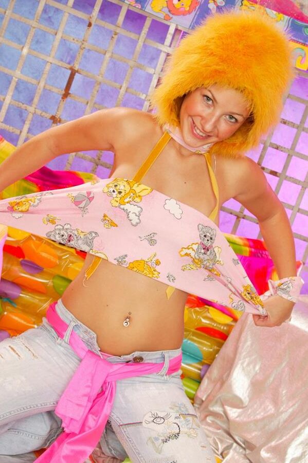 15P Clube Dezessete Adolescente Vestida