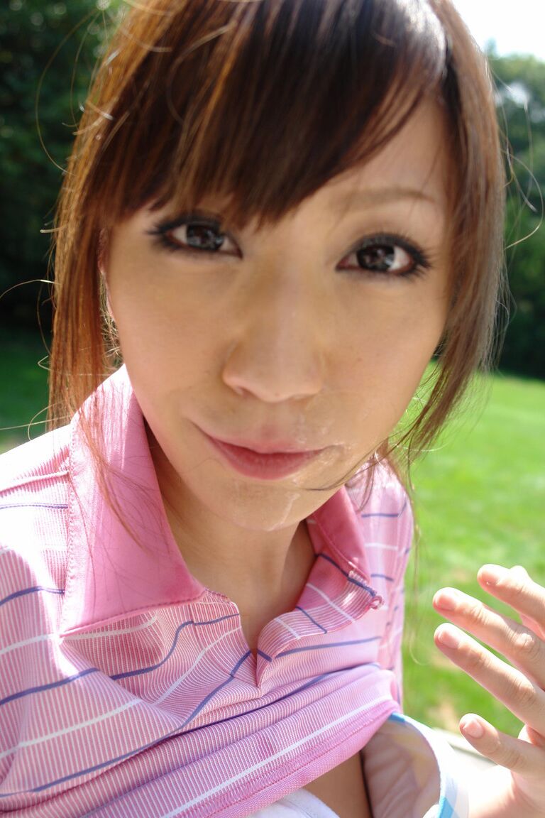 Das 21P-Asiatin Karin Mizuno wird am Spieß gebraten