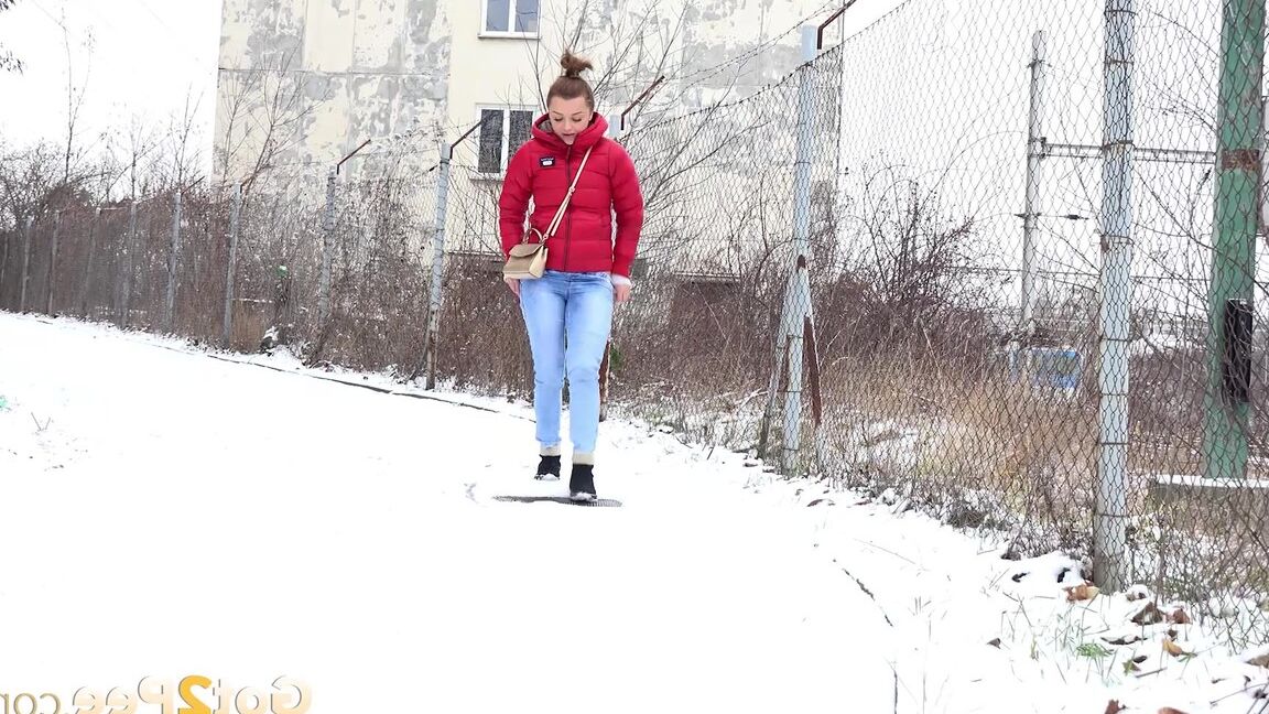 15P Dafne melts the snow with her warm piss