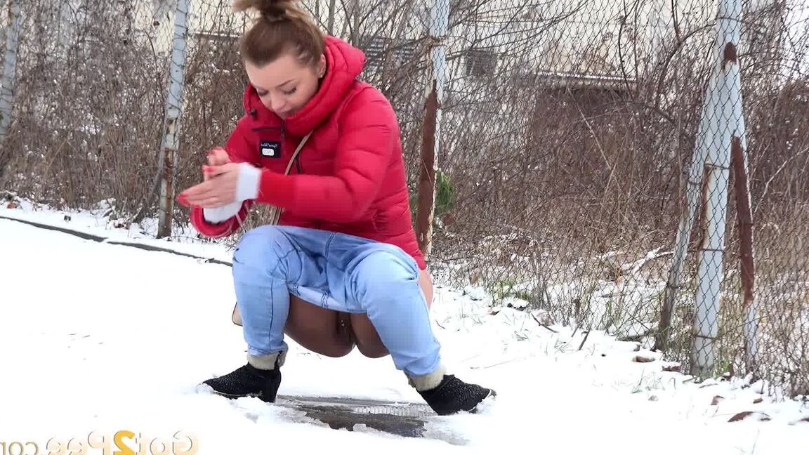 15P Dafne melts the snow with her warm piss