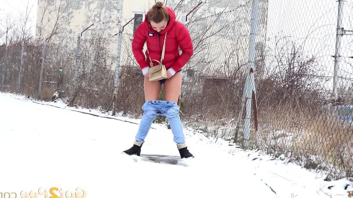 15P Dafne melts the snow with her warm piss