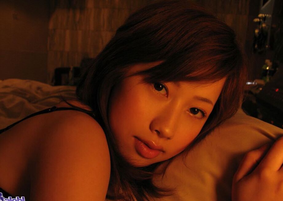 16P Japanese redhead Waka gets naked in a round bathtub during solo action