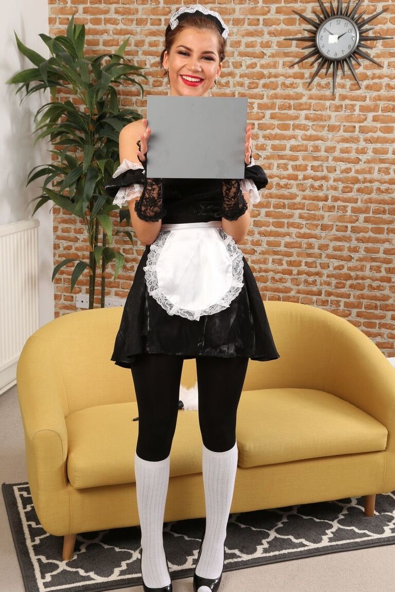 20P 写真撮影前にセクシーな衣装でポーズをとる息を呑むようなモデルたち