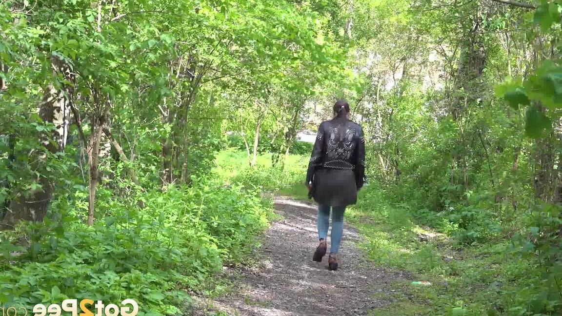 15P Raven haired babe in glasses pees on path