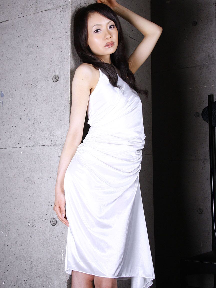 12P La maman japonaise Shuri Maihama suce et baise les bites de deux adolescents