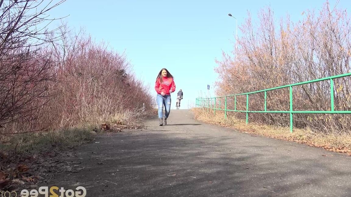 15P Nicolette Noir enjoys a long piss on cycle track
