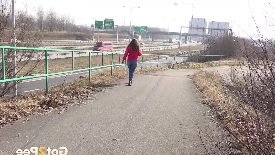 15P Nicolette Noir enjoys a long piss on cycle track