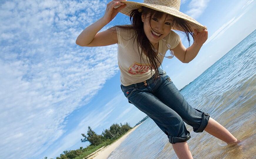 16P 美しい日本の女の子美沙子がビーチで全裸になる