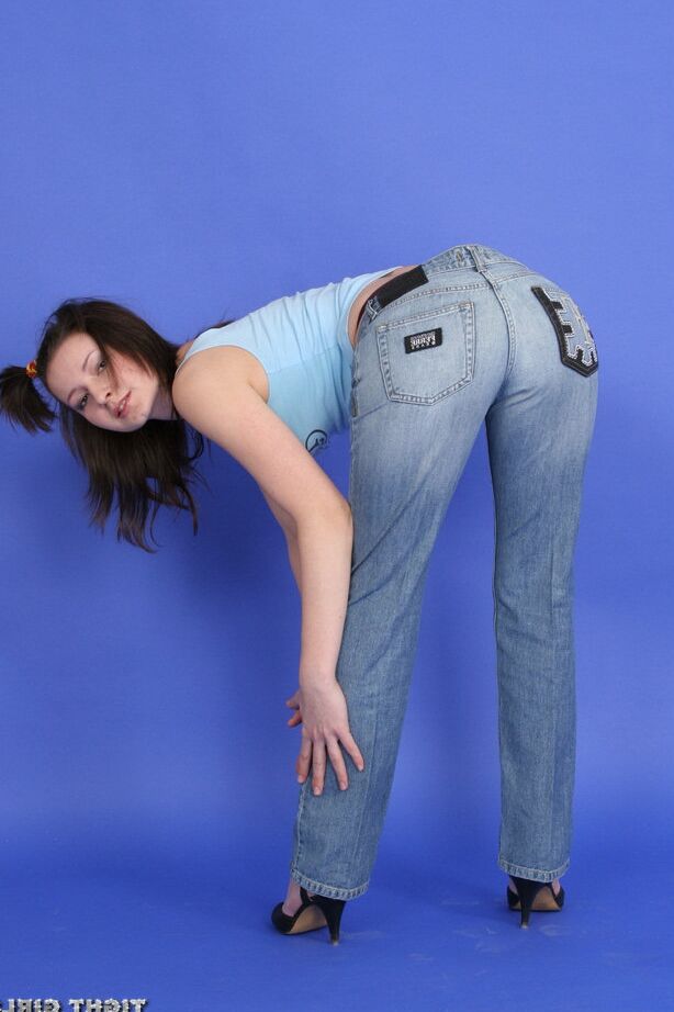 15P Filles Serrées Ado Brune Non Nue