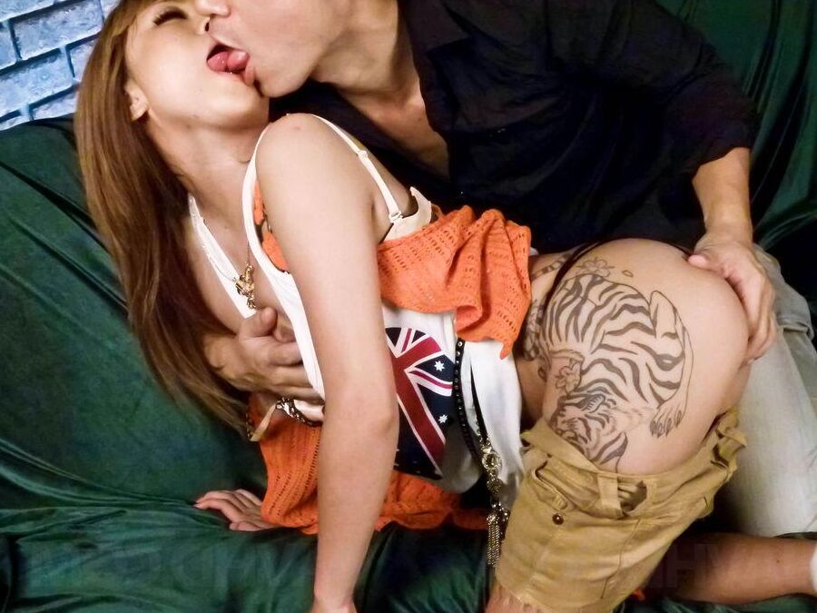 15P Linda garota japonesa Kokoa Ayane ostenta um creampie após relações sexuais