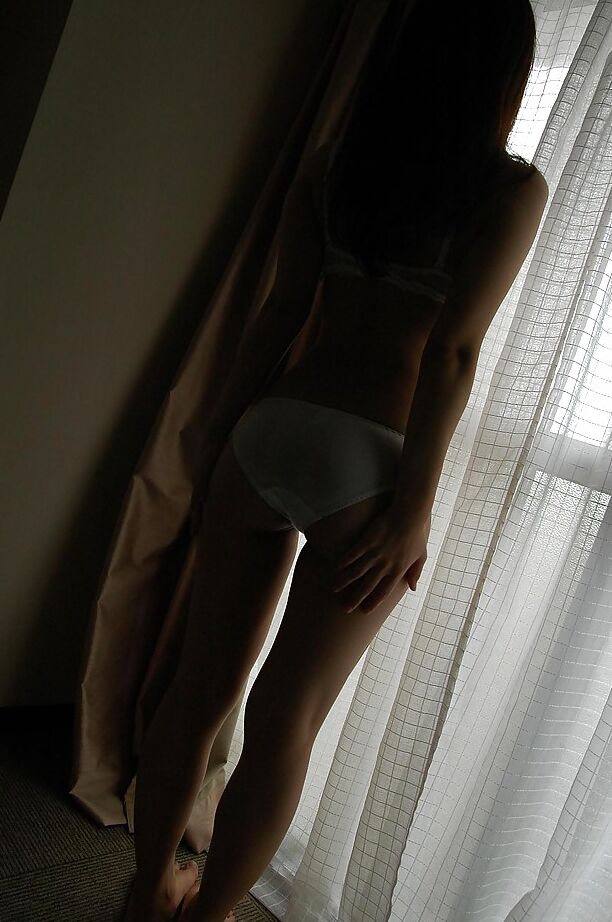 16P asian babe Shimomura Haruka undressing and showcasing her gash in close up
