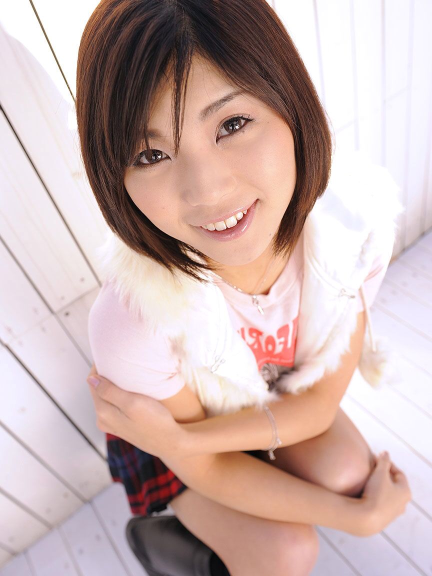12P A fofa japonesa Azumi Harusaki se masturba com um grande brinquedo antes do sexo