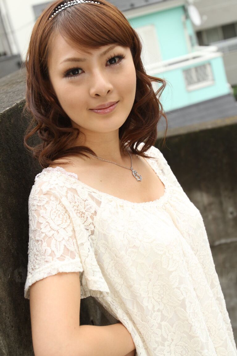 15P かわいい日本の赤毛の藤井は、自由にした後、彼女のしっかりしたおっぱいを保持します