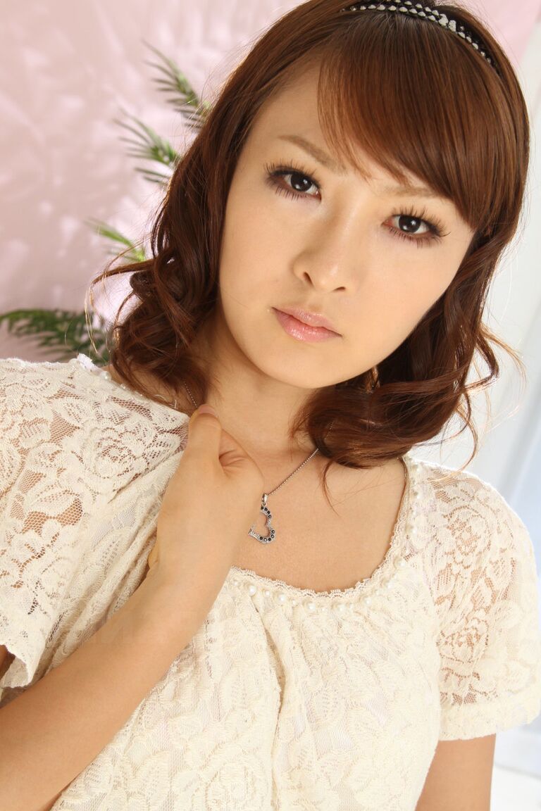 15P かわいい日本の赤毛の藤井は、自由にした後、彼女のしっかりしたおっぱいを保持します