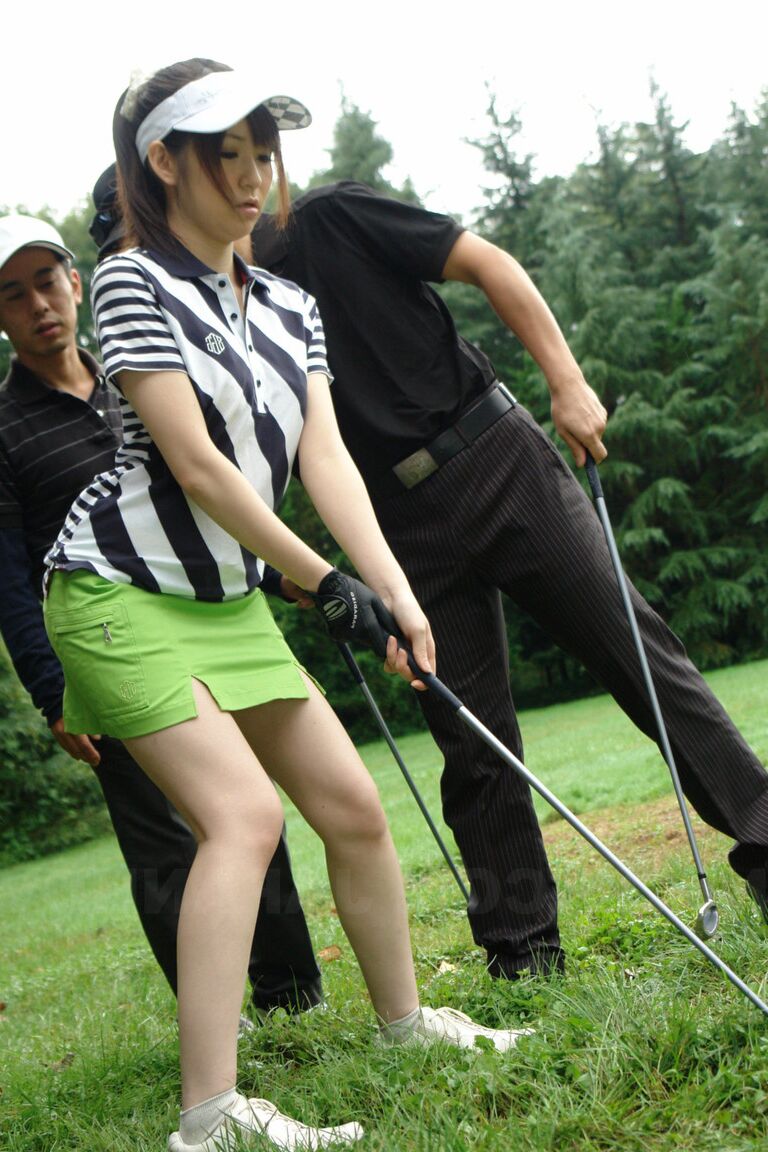 21P Japanese golfer Michiru Tsukino gives a blowjob to her opponents on the course