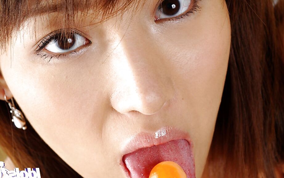 16P Hübsches asiatisches Hottie mit sexy Arsch Amu Masaki schlüpft aus ihren Dessous