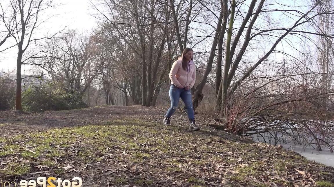 15P Nicolette Noir squats to piss by a lake outside