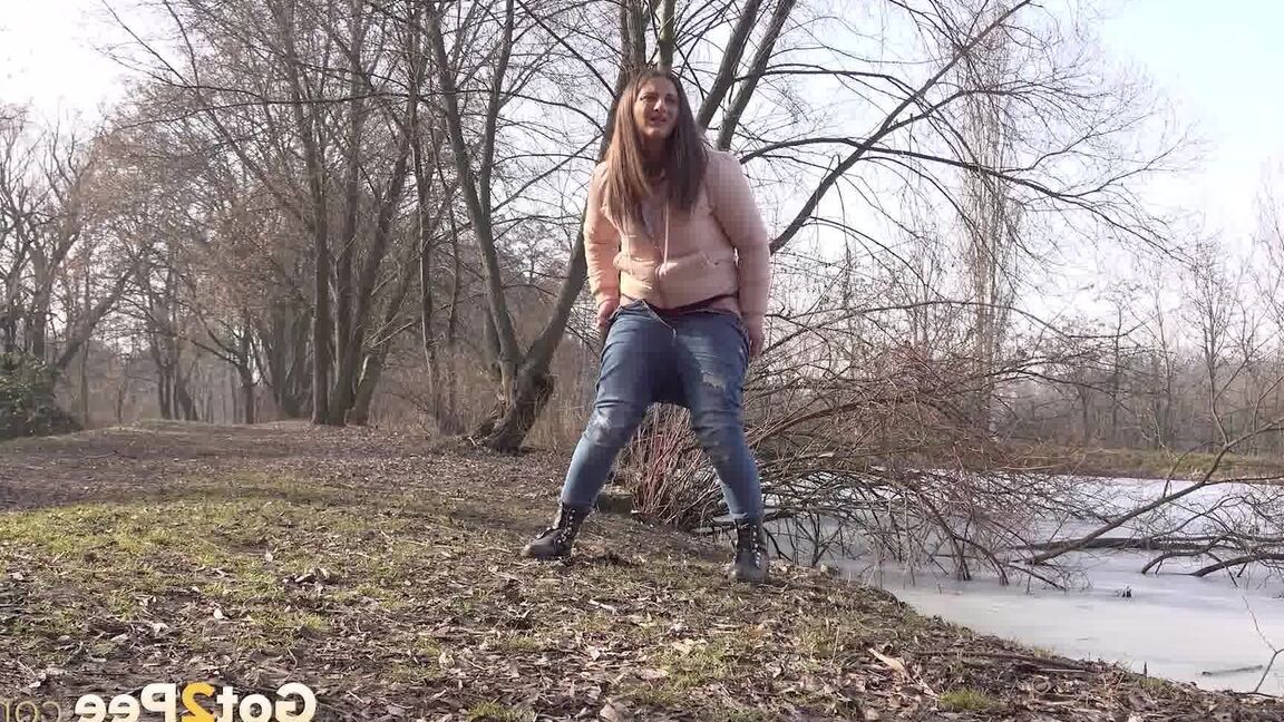 15P Nicolette Noir squats to piss by a lake outside