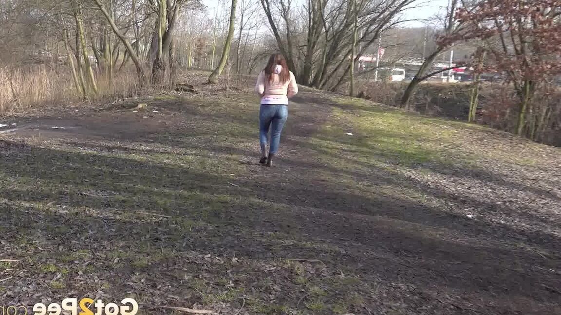 15P Nicolette Noir squats to piss by a lake outside