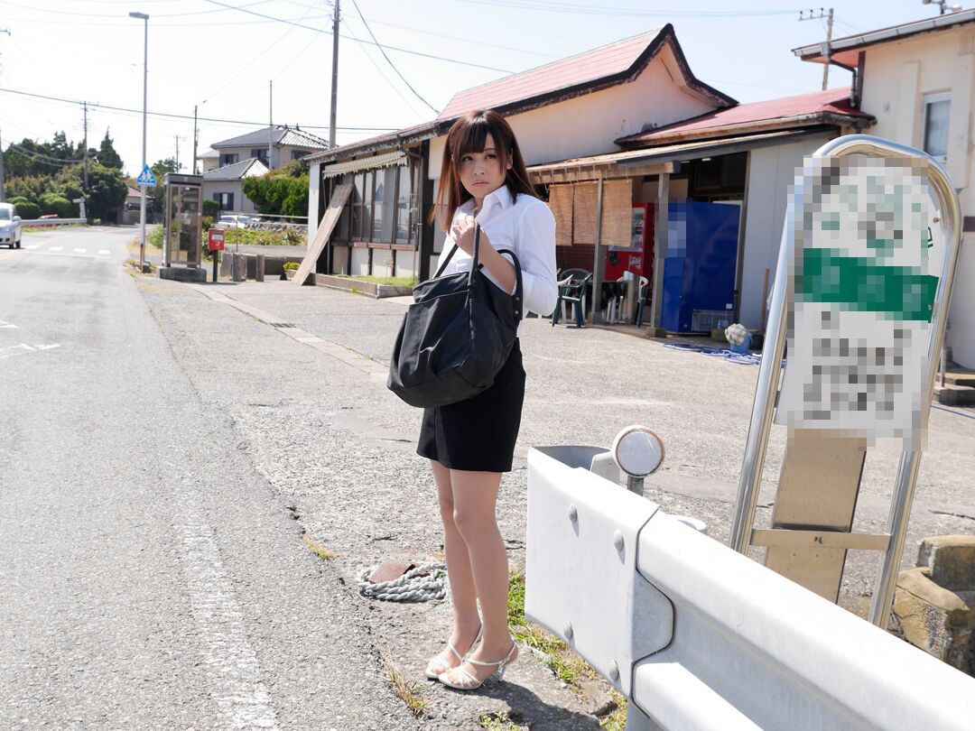 20P Japanese lady Noa Koizumi gets stripped and fucked on the bus by perverts