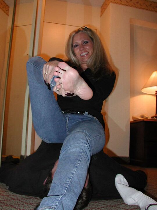 15P Engel küsste Füße, Jeans, Amateur-Domina