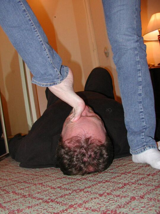 15P Engel küsste Füße, Jeans, Amateur-Domina