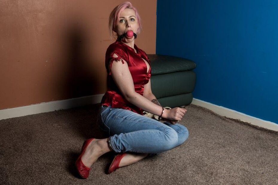16P Black Fox Bound Red Blouse and Jeans