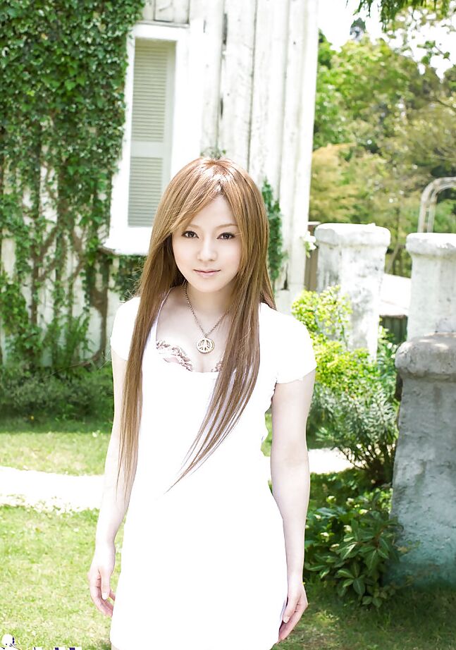 14P La asiática foxy de coño peludo ria sakurai se quita la lencería