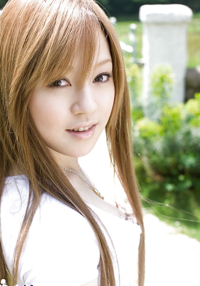 14P La asiática foxy de coño peludo ria sakurai se quita la lencería