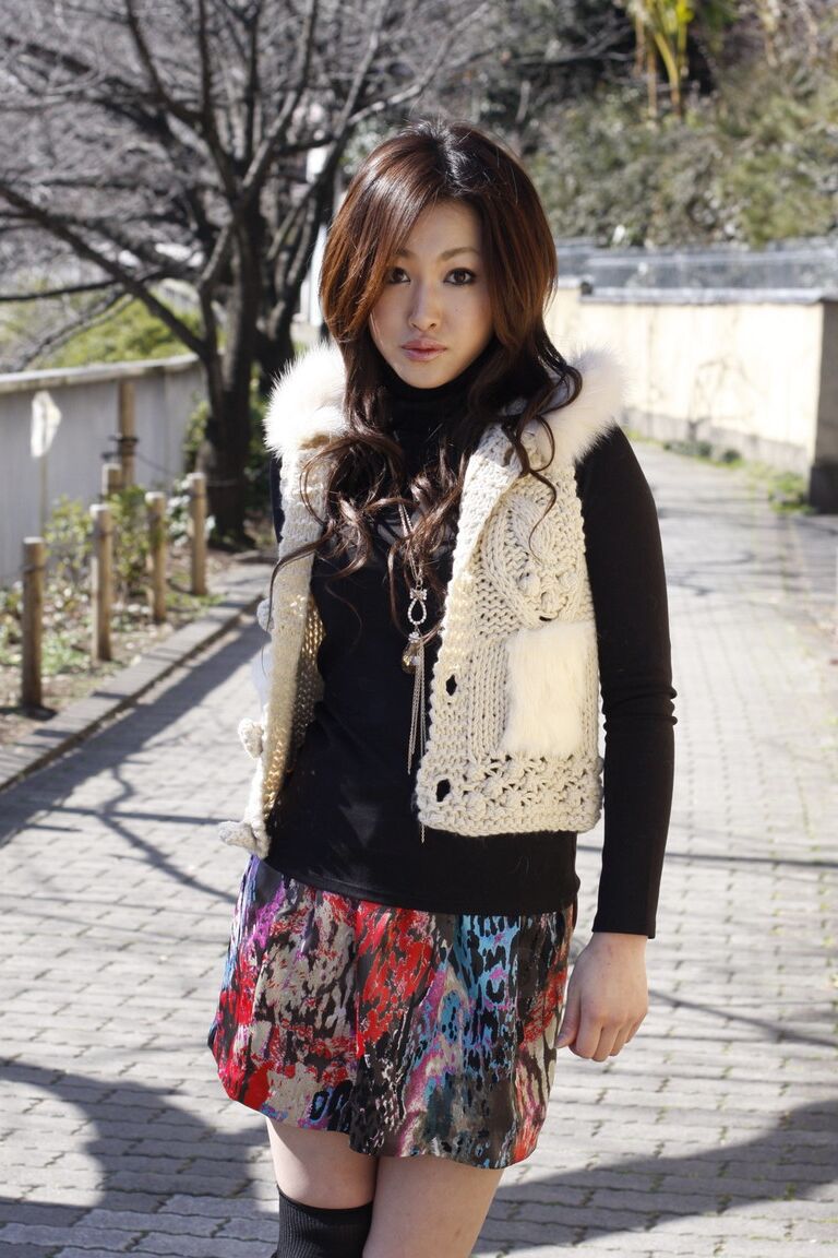 15P Wonderful Japanese college babe Yu Yamashita wears short skirt and black boots