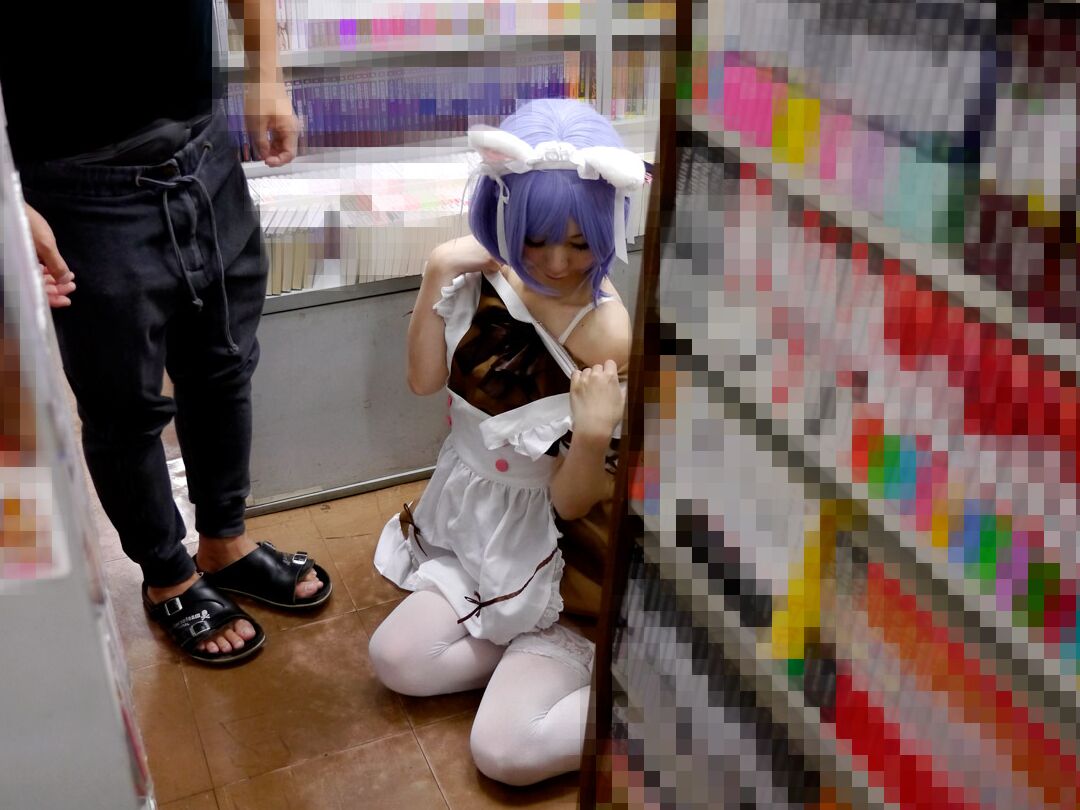 20P Japonesa de pelo morado Miku Oguri es follada por desconocidos en la tienda
