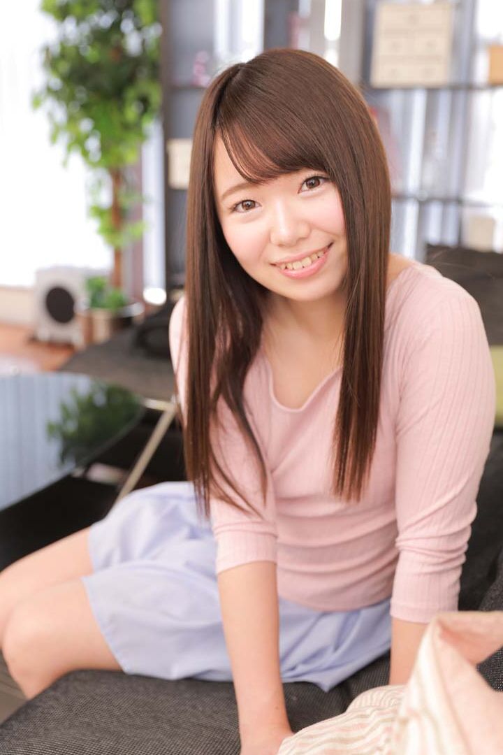 20P Petite adolescente asiática Chihiro Nishikawa tendo sua buceta virgem fodida com força