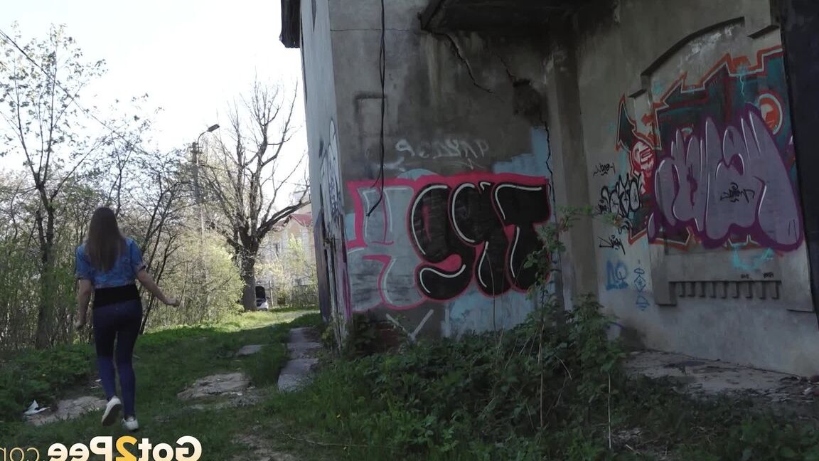 15P White girl Viktoria pulls down her jeans to take a pee near a wall of graffiti