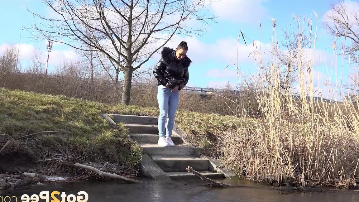 15P Naomi Benet squats and enjoys a messy pee