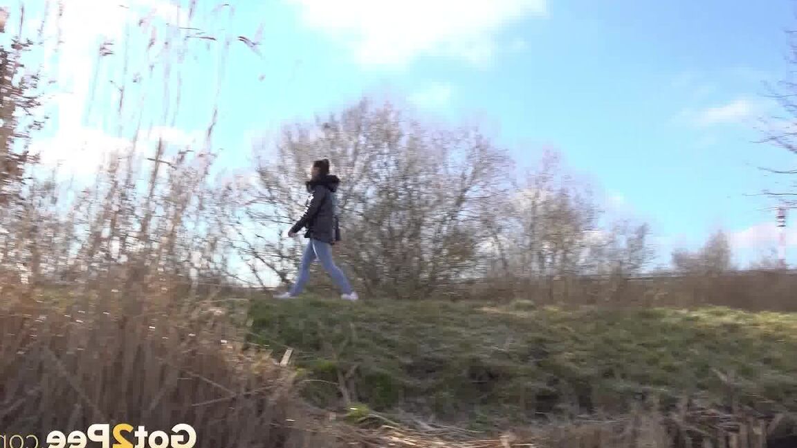15P Naomi Benet squats and enjoys a messy pee
