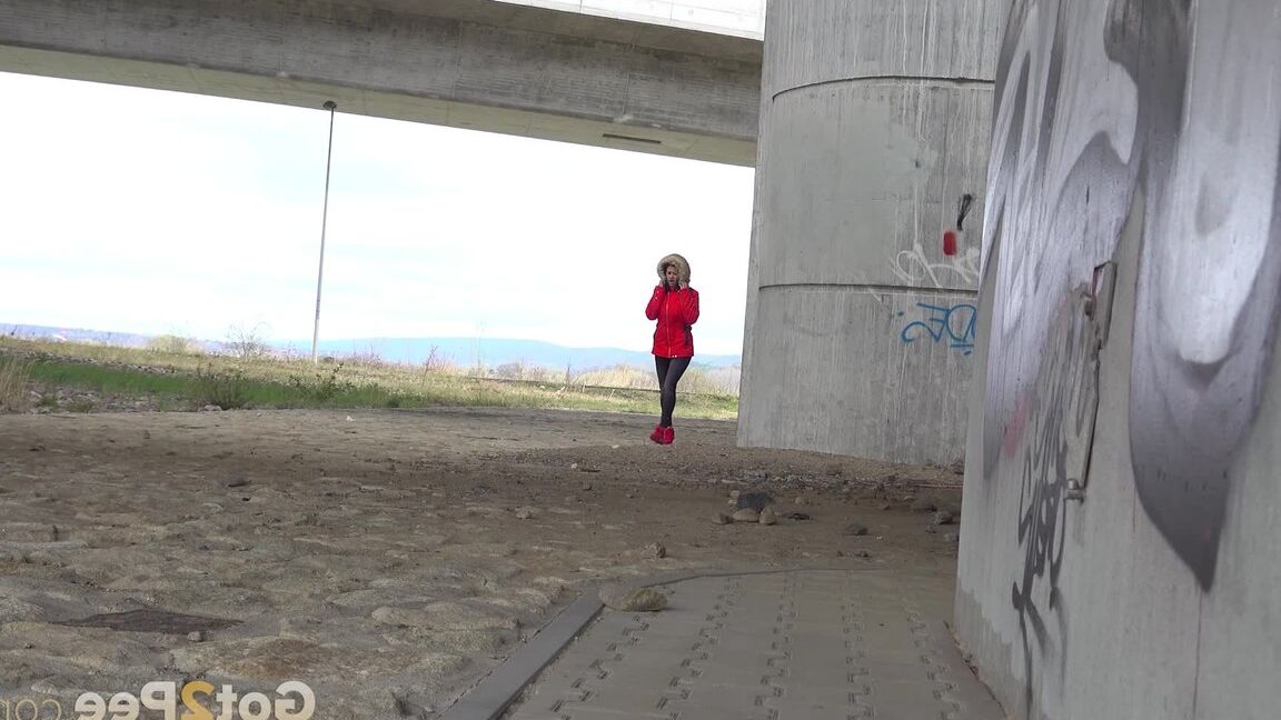 15P Heißes Babe Billie lindert Piss-Verzweiflung