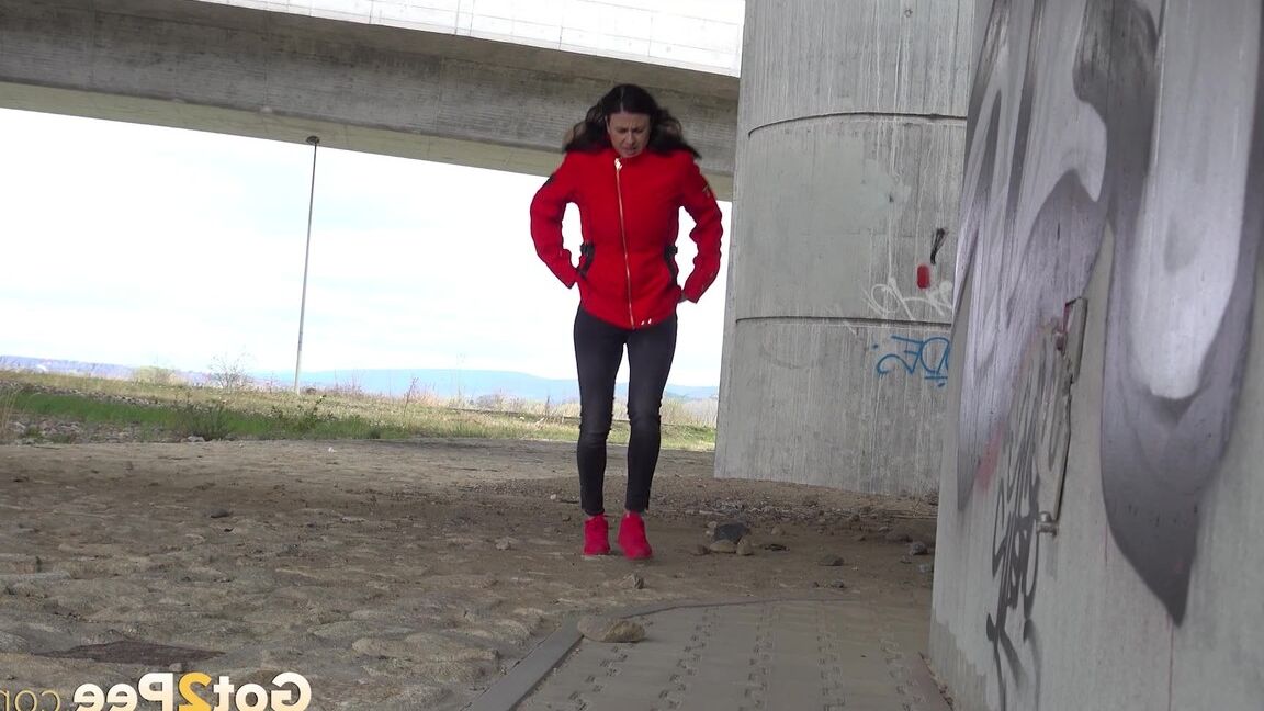 15P Heißes Babe Billie lindert Piss-Verzweiflung