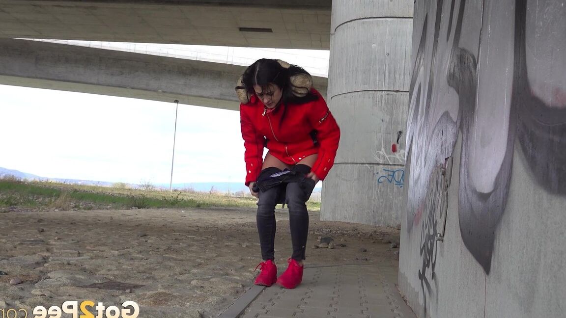 15P Heißes Babe Billie lindert Piss-Verzweiflung