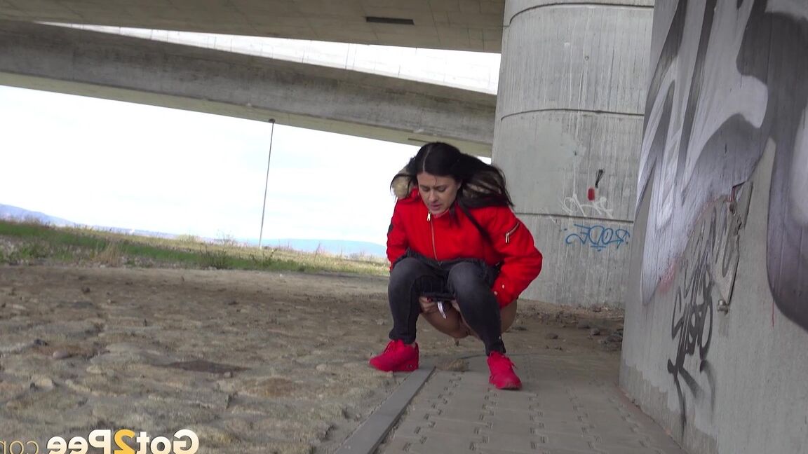 15P Heißes Babe Billie lindert Piss-Verzweiflung