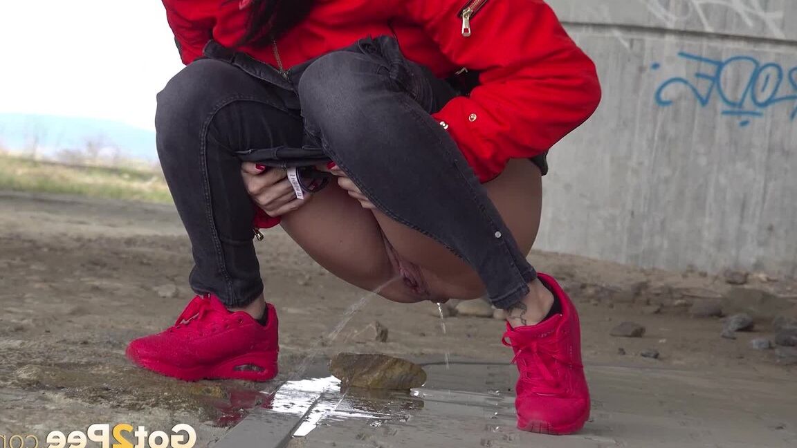 15P Heißes Babe Billie lindert Piss-Verzweiflung