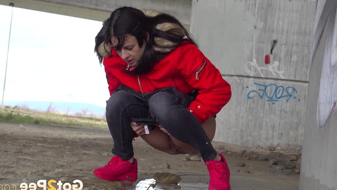 15P Heißes Babe Billie lindert Piss-Verzweiflung