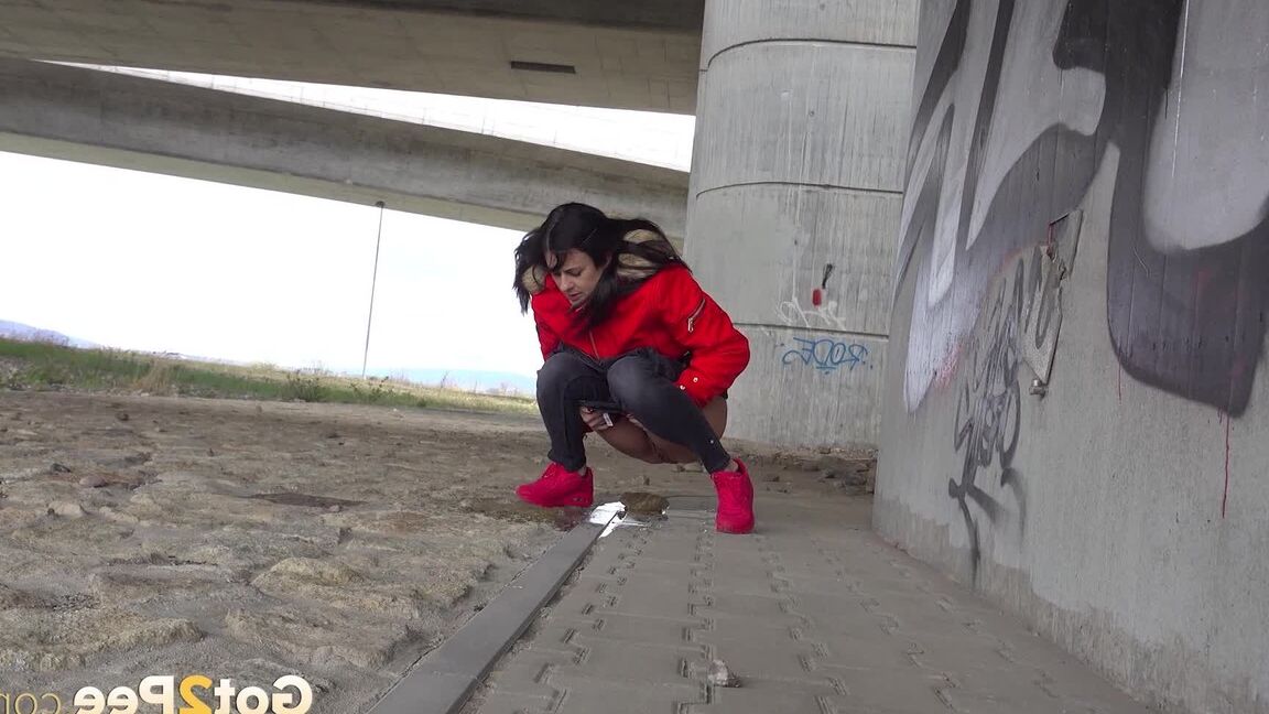 15P Heißes Babe Billie lindert Piss-Verzweiflung