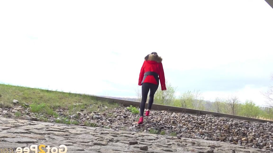 15P Heißes Babe Billie lindert Piss-Verzweiflung