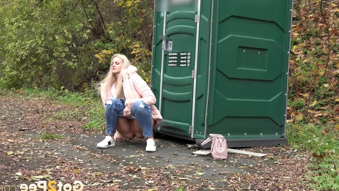 15P Blonde Katy Sky has to drop her jeans & pee in public because of locked toilet