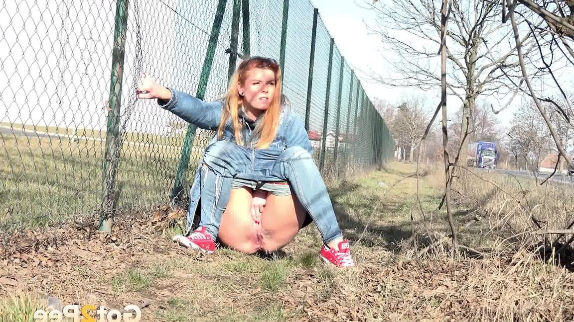 15P Gorgeous Chrissy Fox pees next to a busy main road