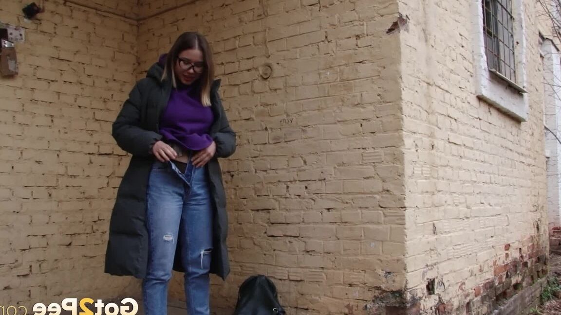 15P Pretty brunette pulls down denims to pee outside