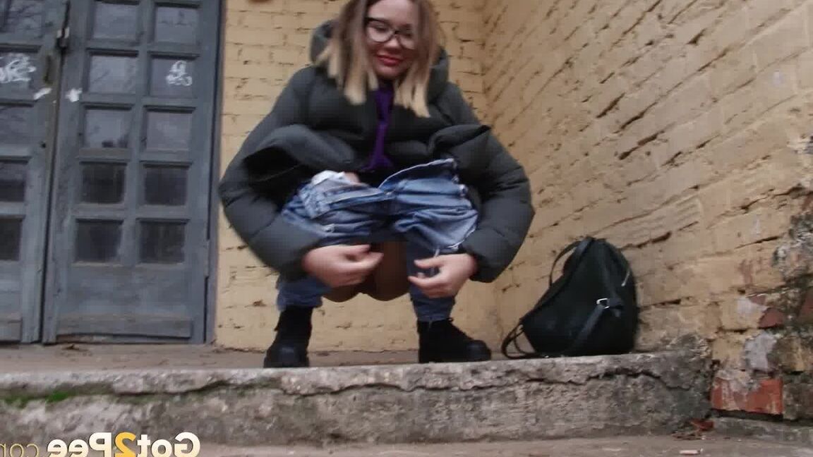 15P Pretty brunette pulls down denims to pee outside