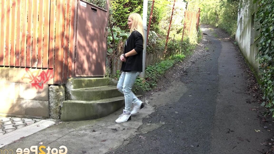 15P Blonde girl Jena Lovely pulls down ripped jeans for a pee in a laneway