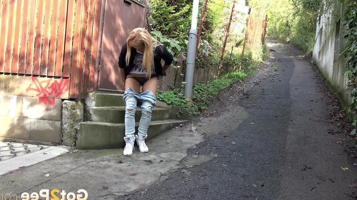 15P Blonde girl Jena Lovely pulls down ripped jeans for a pee in a laneway