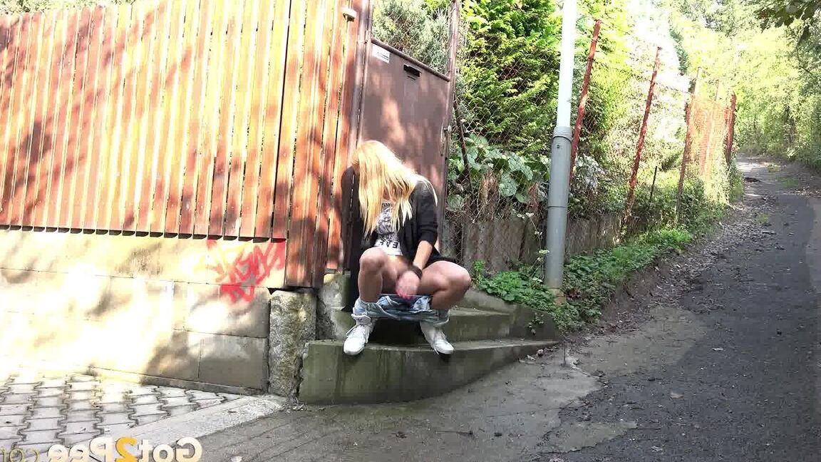 15P Blonde girl Jena Lovely pulls down ripped jeans for a pee in a laneway